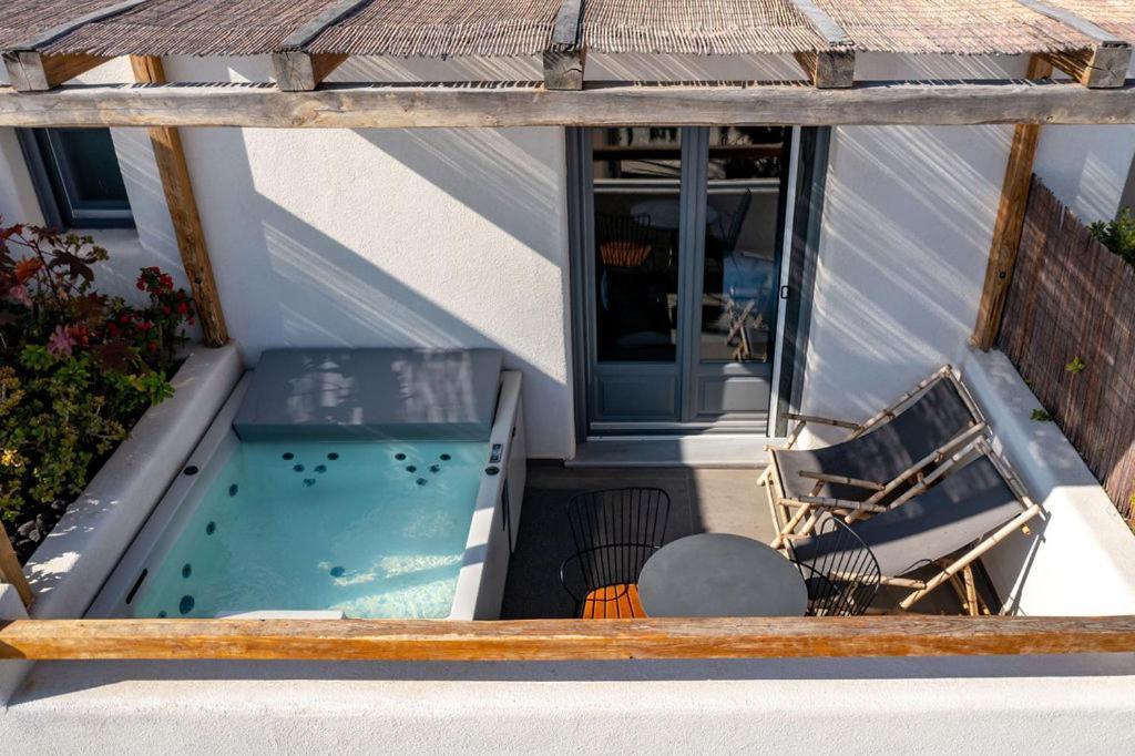 Lemon Suites Santorini Фира Екстериор снимка