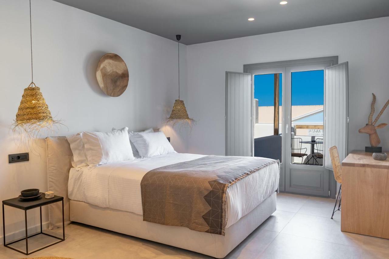 Lemon Suites Santorini Фира Екстериор снимка